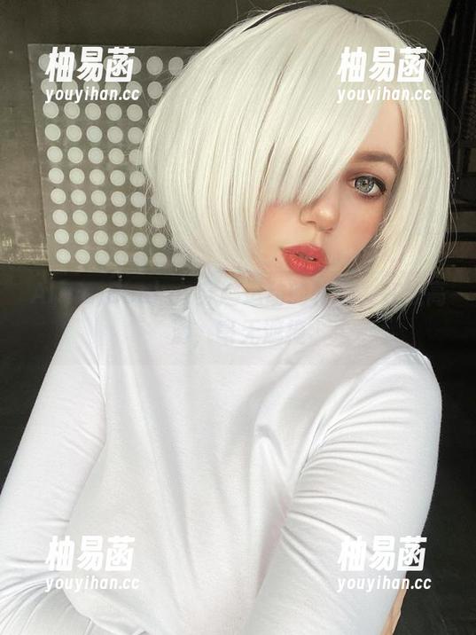 Alina Becker穿越运动的轮廓，在线高清，毫无遮掩